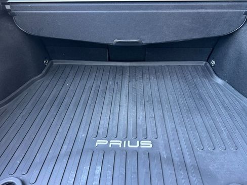 Used 2022 Toyota Prius LE image 12