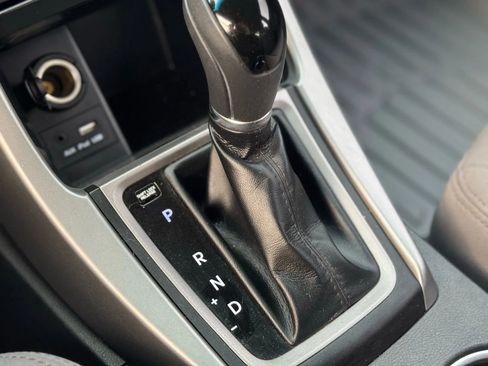 Used 2015 Hyundai Elantra SE image 25