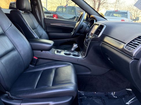 Used 2018 Jeep Grand Cherokee Limited w/ Trailer Tow Group IV image 31