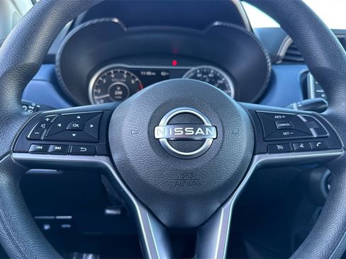 Used 2023 Nissan Versa SV image 32