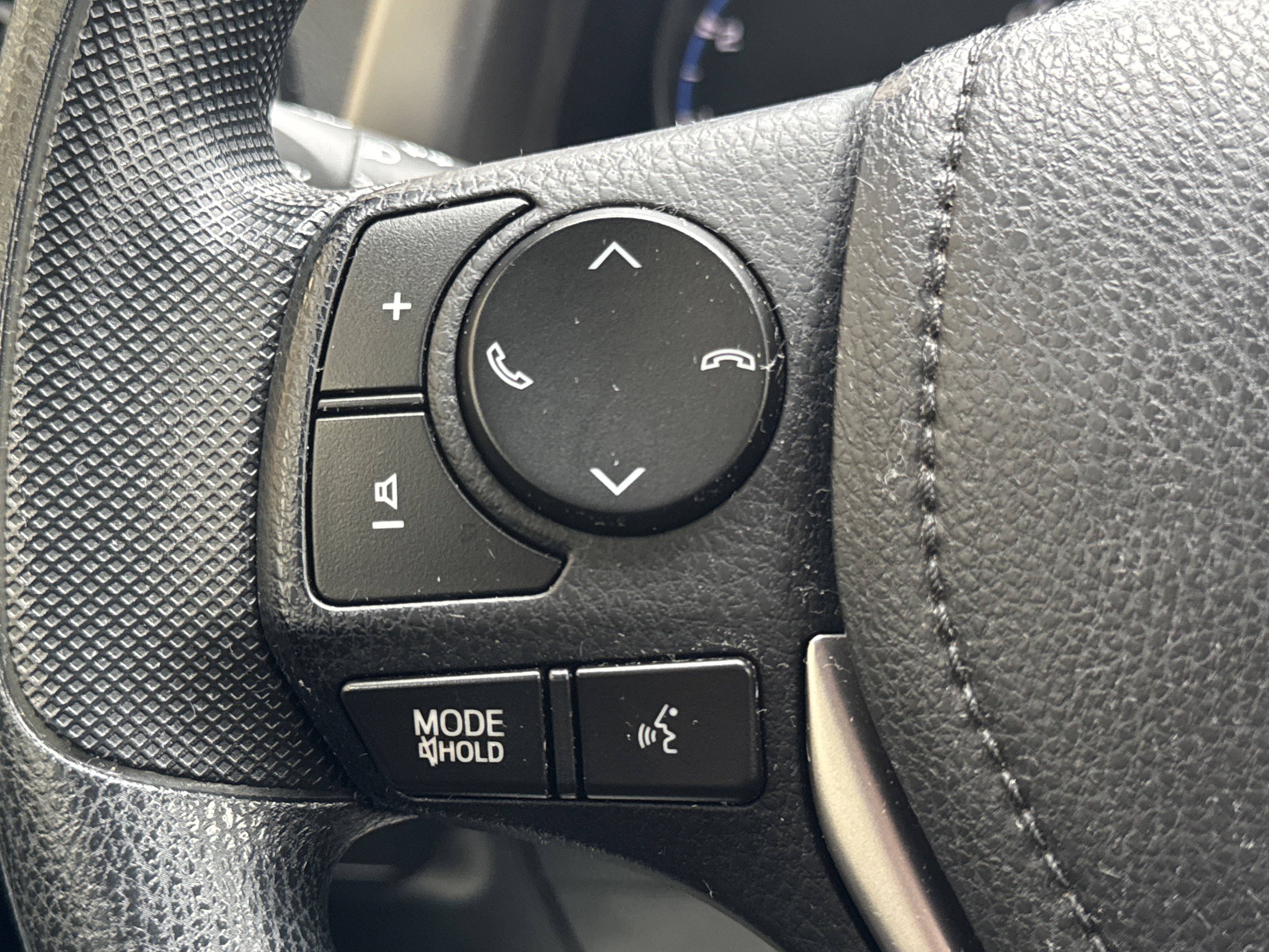 Used 2018 Toyota RAV4 LE w/ All Weather Liner Package AWD/4WD image 16