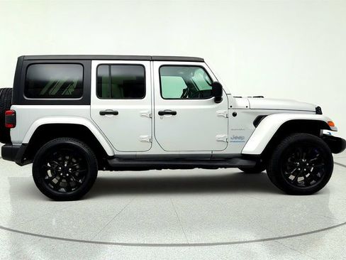 Used 2023 Jeep Wrangler Unlimited Sahara w/ Cold Weather Group AWD/4WD image 4