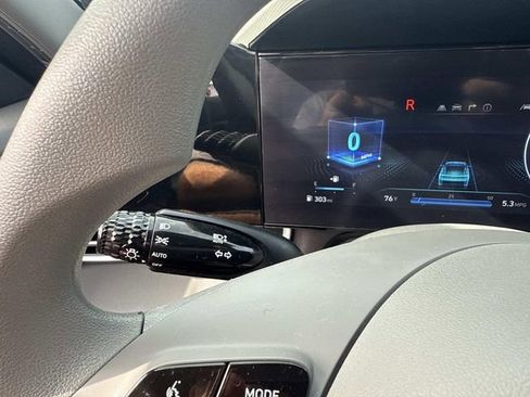 Used 2024 Hyundai Elantra SEL image 31