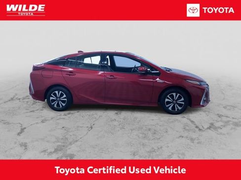 Certified 2019 Toyota Prius Prime Advanced FWD image 2