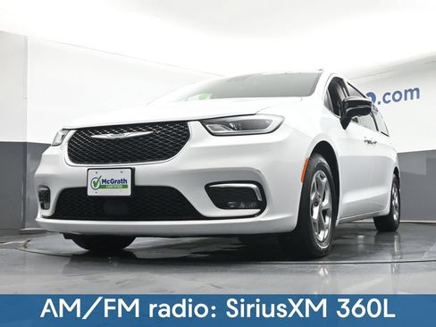 Used 2024 Chrysler Pacifica Limited FWD image 8