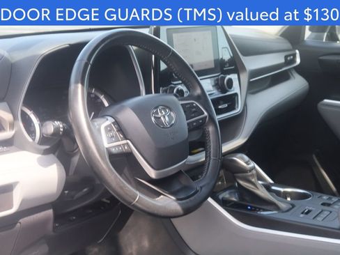Used 2023 Toyota Highlander XLE AWD/4WD image 6