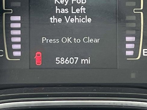 Used 2019 Jeep Cherokee Latitude Plus w/ Comfort/Convenience Group AWD/4WD image 27