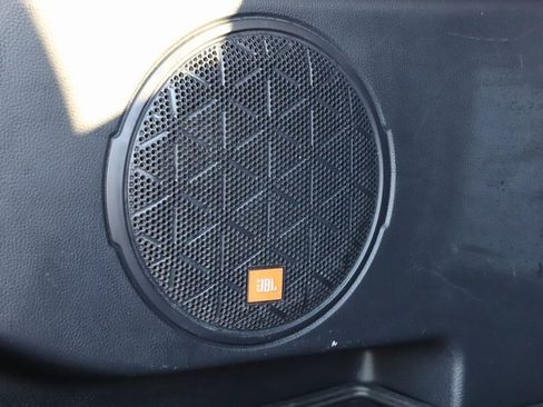 Used 2019 Toyota RAV4 XLE Premium image 10