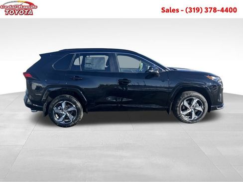 New 2025 Toyota RAV4 SE image 6