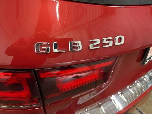Used 2020 Mercedes-Benz GLB 250 4MATIC image 8