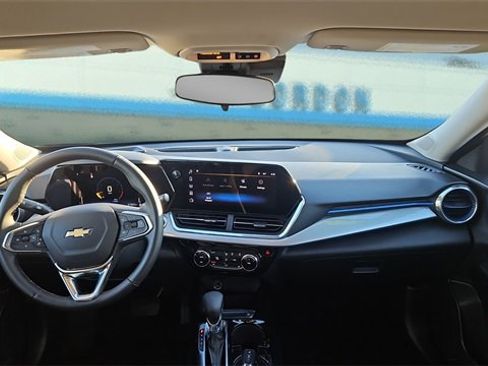 Used 2024 Chevrolet Trax LT w/ Driver Confidence Package image 15