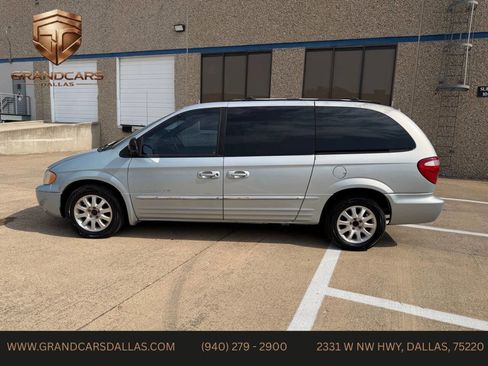 Used 2001 Chrysler Town & Country LXi image 2