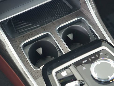 New 2026 BMW 740i w/ Premium Package RWD image 27