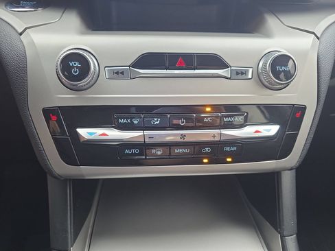 Used 2022 Ford Explorer XLT RWD image 24