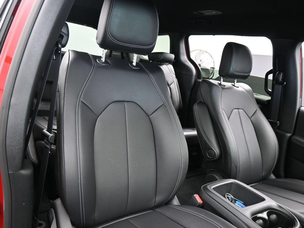 New 2026 Chrysler Pacifica Select FWD image 39