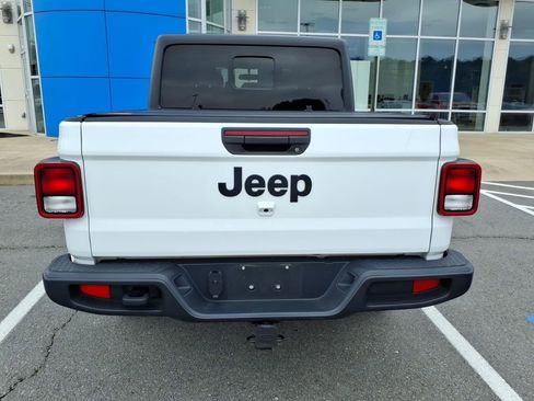Used 2023 Jeep Gladiator Sport AWD/4WD image 4