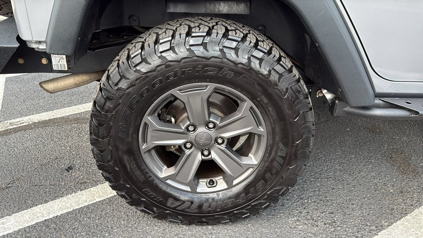 Used 2017 Jeep Wrangler Unlimited Rubicon AWD/4WD image 14