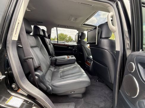 Used 2017 Lexus LX 570 4WD w/ Luxury Package image 24