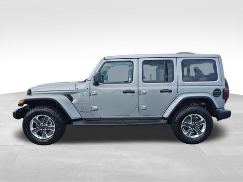 Used 2021 Jeep Wrangler Unlimited Sahara AWD/4WD image 2