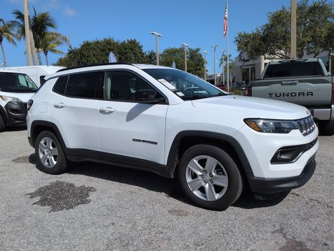 Used 2022 Jeep Compass Latitude FWD image 2