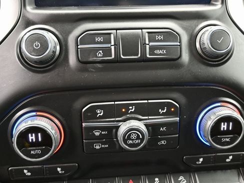 Used 2022 Chevrolet Silverado 2500 LT w/ Convenience Package image 27