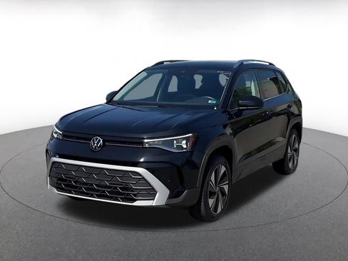 Used 2025 Volkswagen Taos SE AWD/4WD image 7