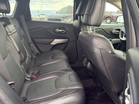 Used 2017 Jeep Cherokee Trailhawk image 15