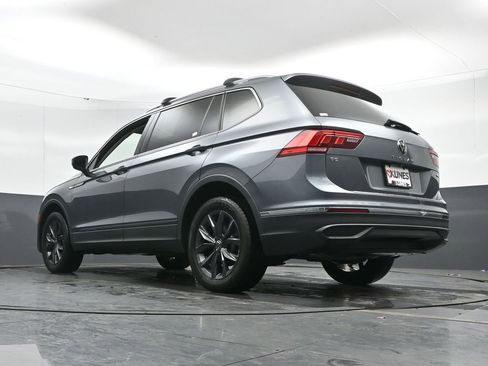 Used 2022 Volkswagen Tiguan SE AWD/4WD image 45