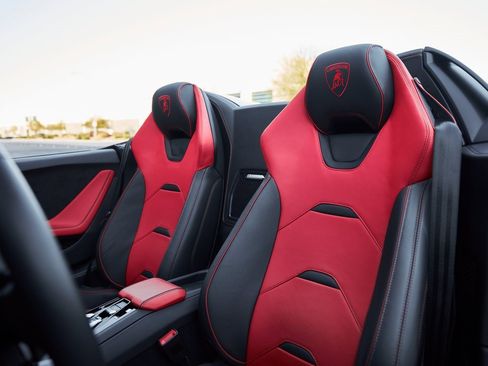 Used 2024 Lamborghini Huracan EVO image 39