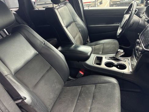 Used 2020 Jeep Grand Cherokee Altitude AWD/4WD image 10