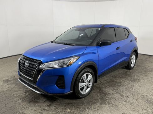 Used 2025 Nissan Kicks Play S FWD image 3