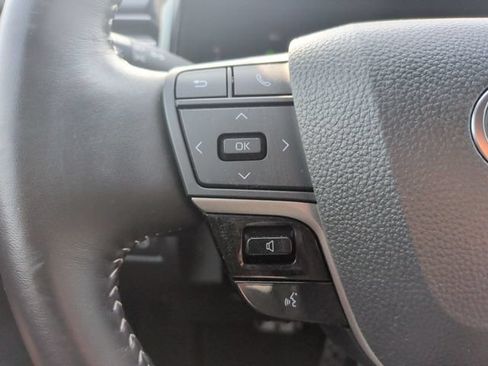Used 2025 Toyota Camry SE FWD image 19