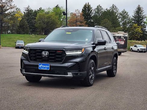 Used 2024 Honda Pilot TrailSport image 4