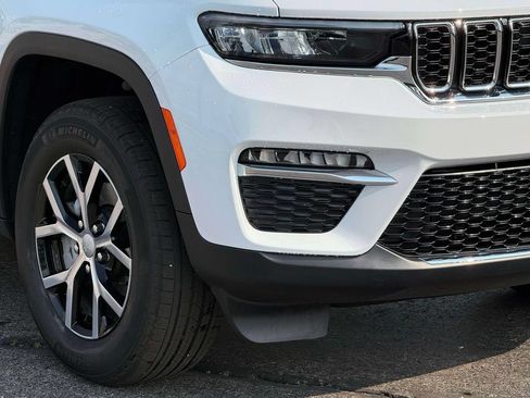 Used 2025 Jeep Grand Cherokee Limited AWD/4WD image 5