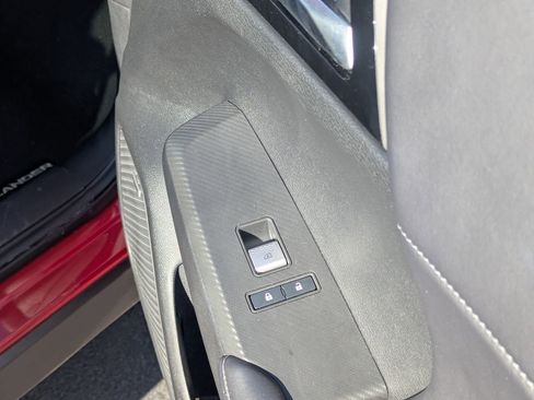 Used 2025 Mitsubishi Outlander SE AWD/4WD image 39