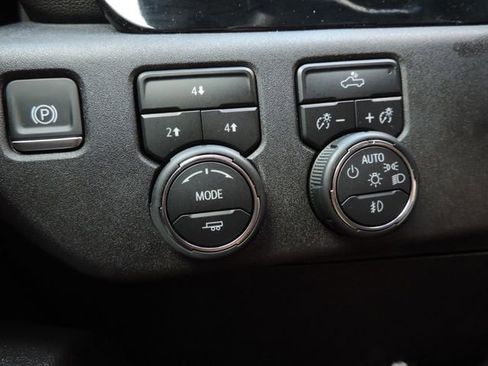 Used 2024 Chevrolet Silverado 2500 LT image 27