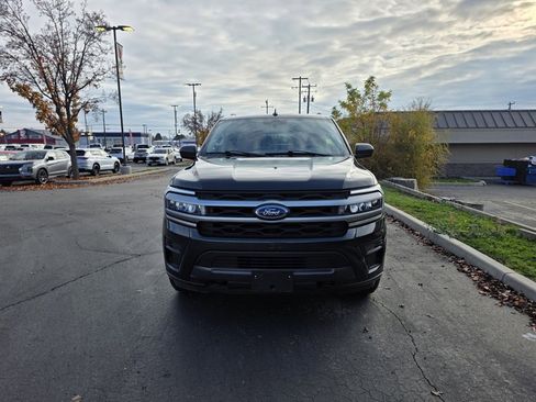 Used 2023 Ford Expedition Max XLT image 3