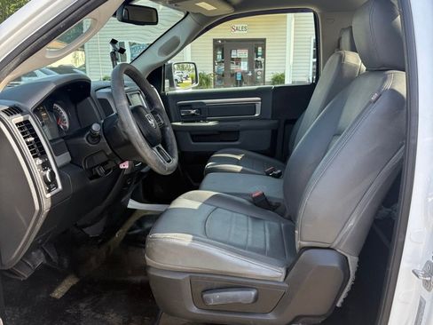 Used 2018 RAM 1500 Express RWD image 9