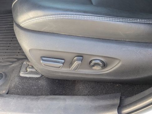 Used 2022 Toyota RAV4 XLE Premium image 25