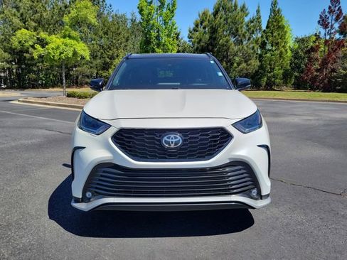 Used 2021 Toyota Highlander XSE AWD/4WD image 2