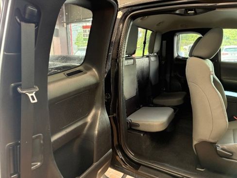 Used 2019 Toyota Tacoma SR5 image 28