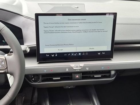 New 2026 Lexus ES 350e FWD image 17