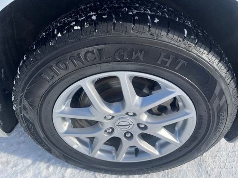 Used 2024 Chrysler Pacifica Touring-L image 11