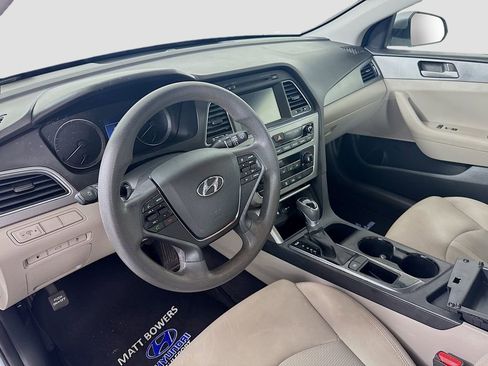 Used 2017 Hyundai Sonata SE FWD image 9