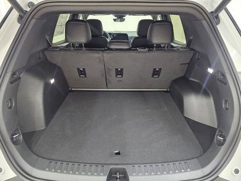 New 2026 Chevrolet Equinox LT w/ Convenience Package II FWD image 4