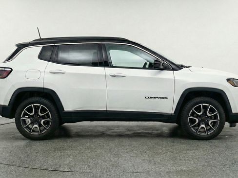 Used 2025 Jeep Compass Trailhawk AWD/4WD image 11