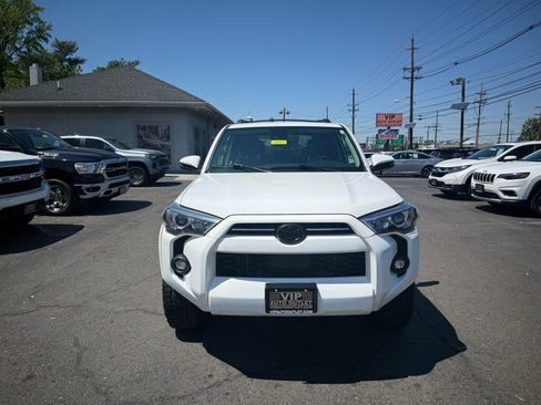 Used 2022 Toyota 4Runner SR5 Premium w/ Moonroof Package AWD/4WD image 2