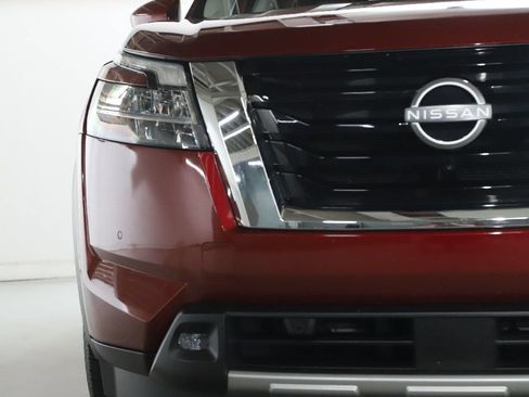 Used 2022 Nissan Pathfinder SL AWD/4WD image 7