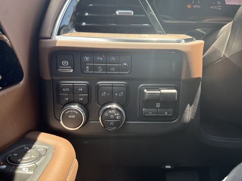 Used 2025 Chevrolet Tahoe High Country w/ Sun And Tow Package AWD/4WD image 19