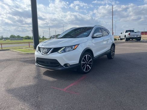 Used 2018 Nissan Rogue Sport SL FWD image 2